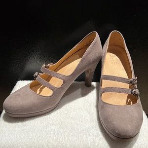 Naturalizer Gray Mary Jane Pumps Size 8M Prudence Round Toe Platform Sole